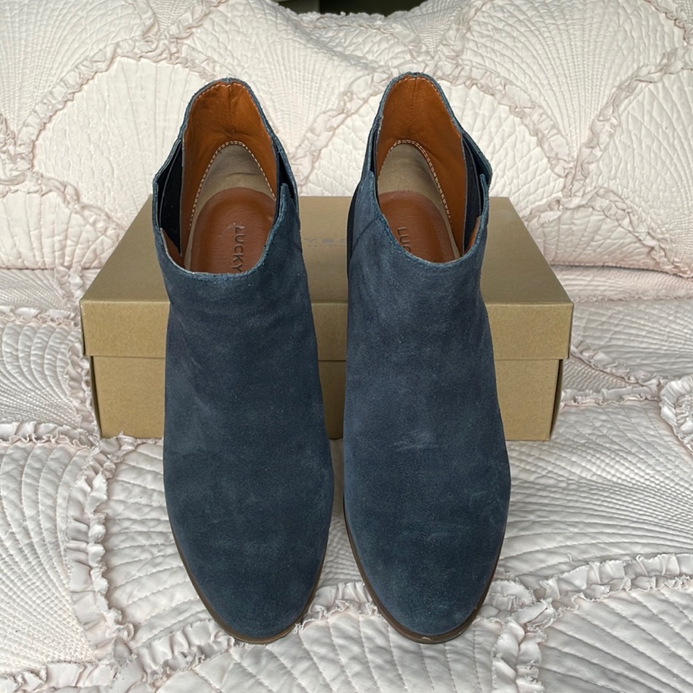 Lucky Brand navy blue real suede booties Size 8 EXCELLENT CONDITION
